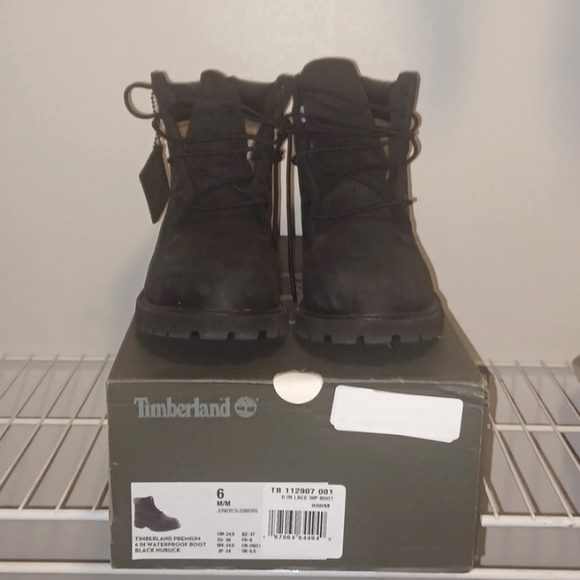 Shoes - Picture 3 of 4